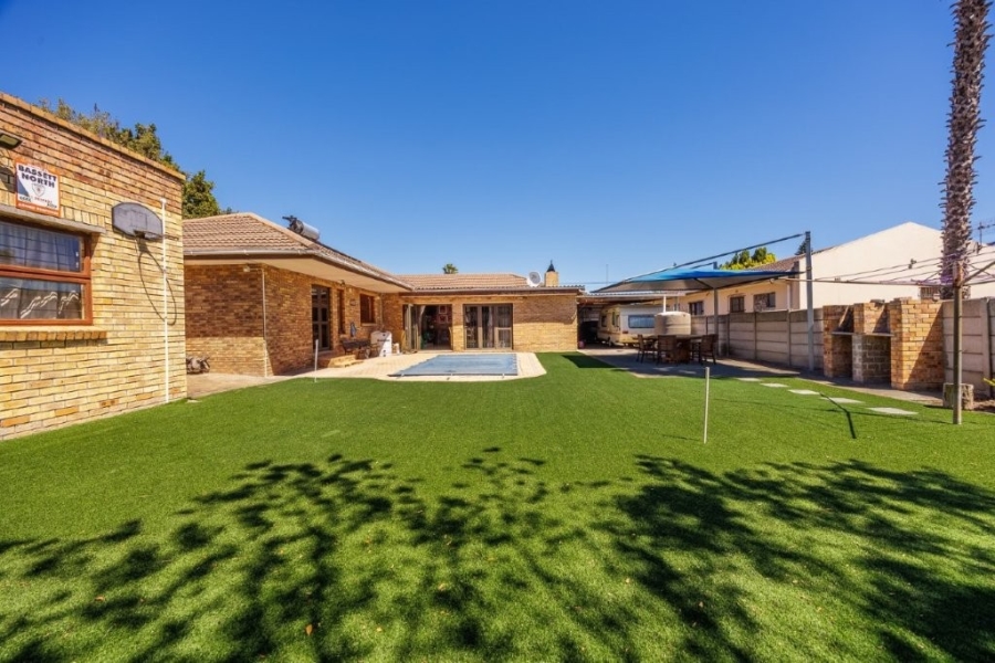 4 Bedroom Property for Sale in Soneike Western Cape